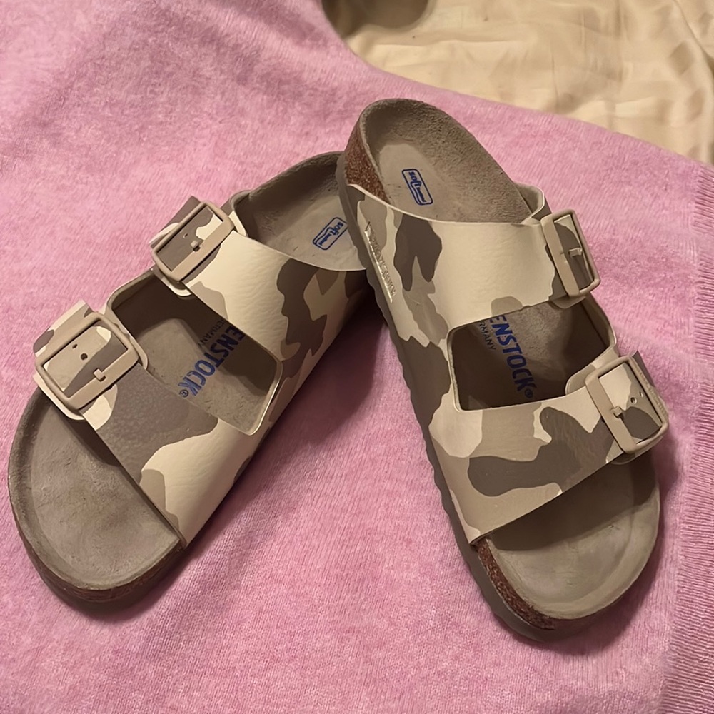 Birkenstocks tan camo size 39   Like new